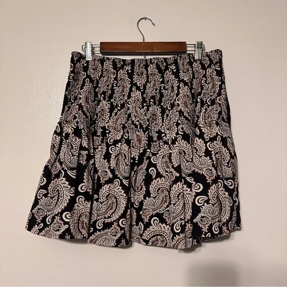 Anthro Eula Pintucked Skirt Paisley Black White Cream size Medium - Picture 7 of 7